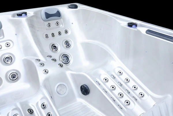 Whirlpool 1300 Sky Deluxe– Grösse: 220 x 156 x 78 cm