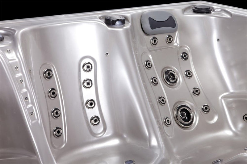 Whirlpool 1302 Sky Plus– Grösse: 220 x 220 x 96 cm