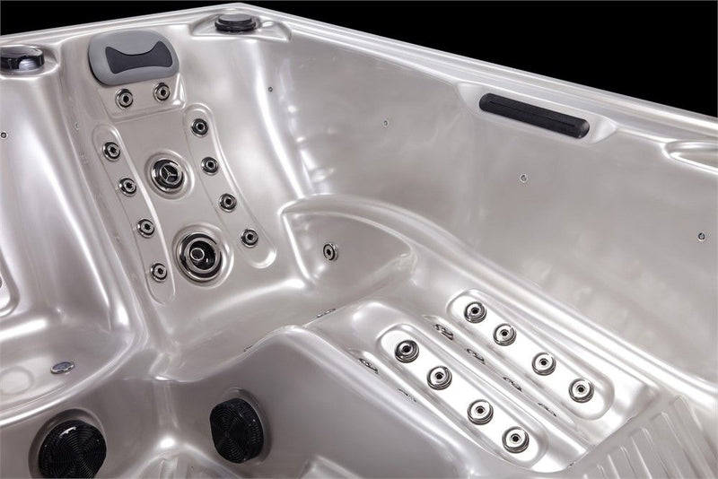 Whirlpool 1302 Sky Plus– Grösse: 220 x 220 x 96 cm