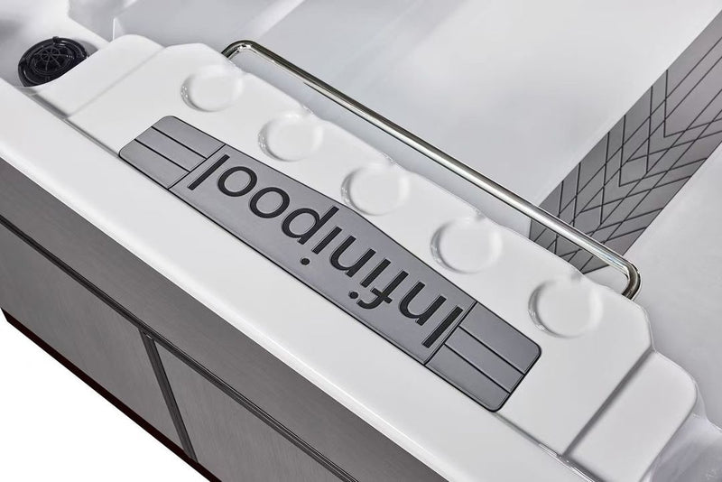 Infinitypool SwimSpa – Grösse 700 x 300 x 147 cm